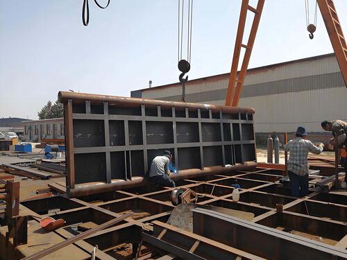 双扉钢坝闸施工：宽河道双扉钢坝闸分段启闭防洪工程实例