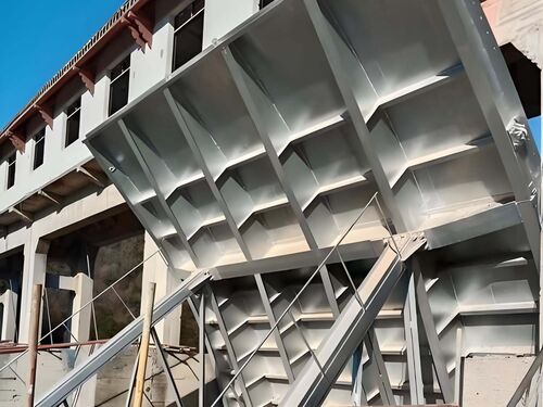 底轴液压钢坝安装有多难？大型吊车现场作业整体外观 | 液压驱动 | 钢坝整体结构展示